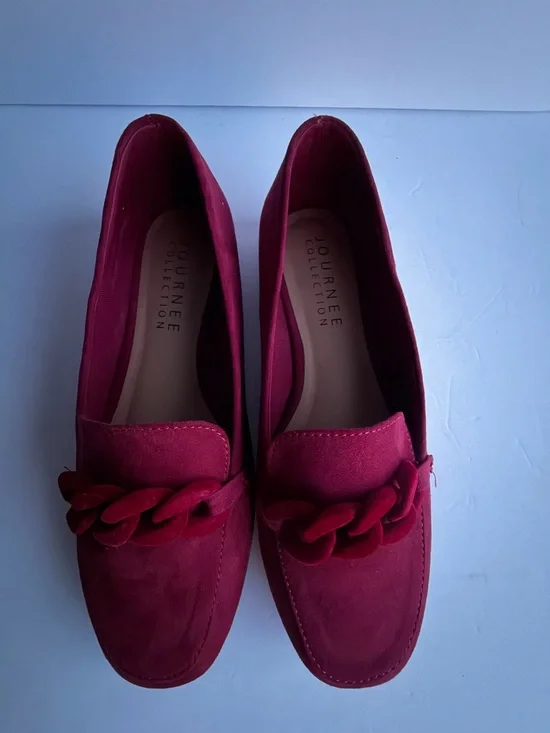 Journee Collection Women's Crimson Suede Chain-Accent Loafers - Picture 2 of 8